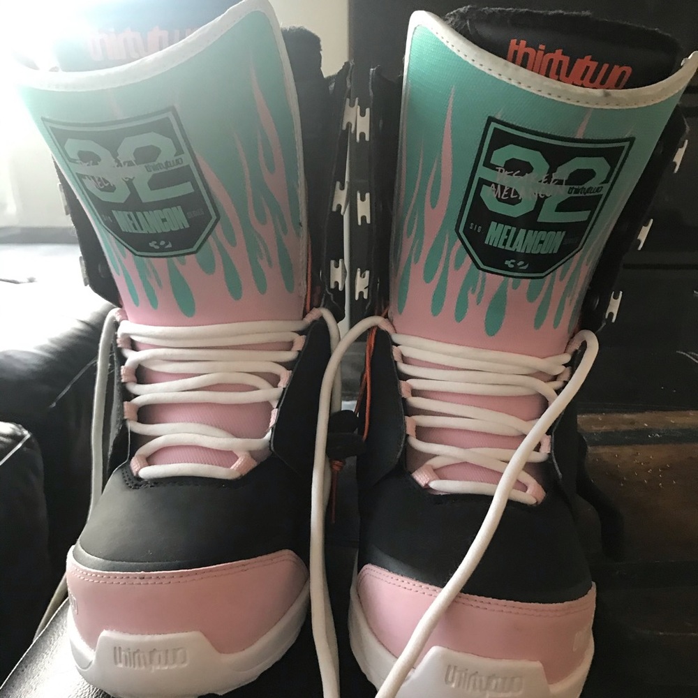 32 melancon snowboarding boots. Brand new!